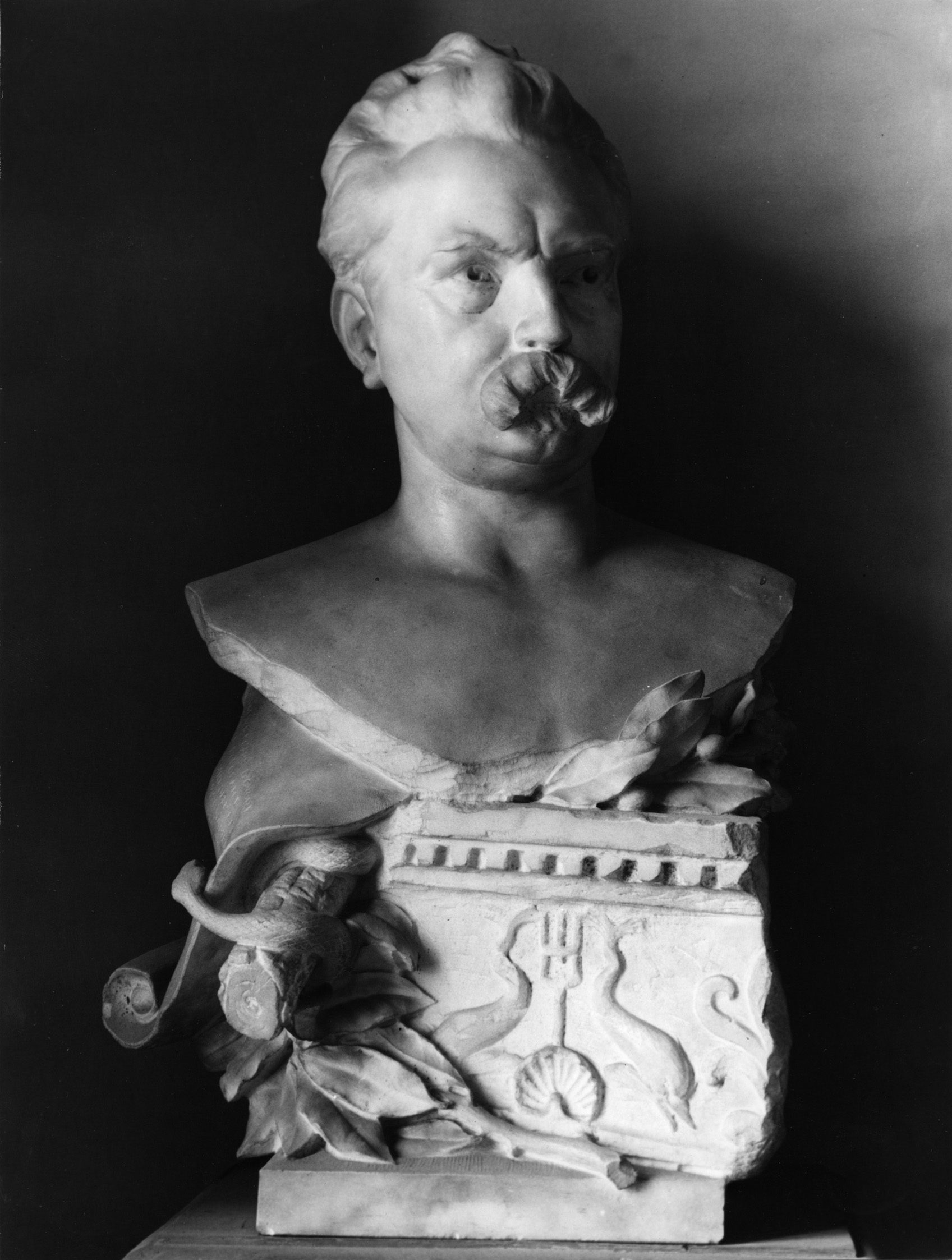 Guido Baccelli's marble bust - 01.jpg